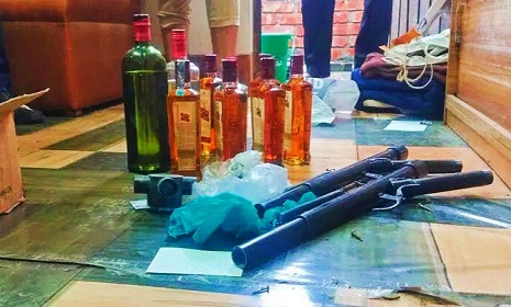 জামালপুরে আইনজীবীর চেম্বার থেকে অস্ত্র-গুলি-মদ উদ্ধার