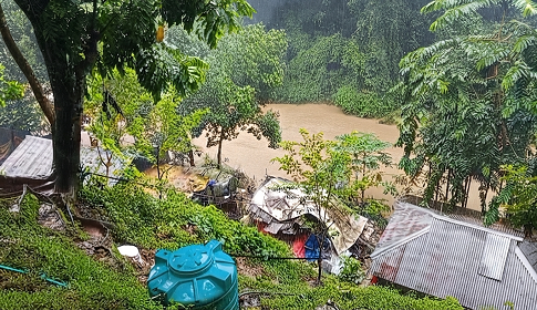 টানা বৃষ্টিতে কাপ্তাইয়ে পাহাড় ধসের আতঙ্ক, খোলা হলো ২০টি আশ্রয়কেন্দ্র