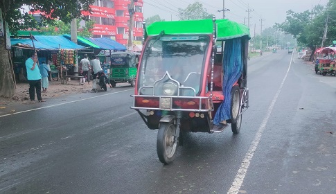 ‘টমটমে’ স্বাবলম্বী হচ্ছেন হাজারো বেকার যুবক