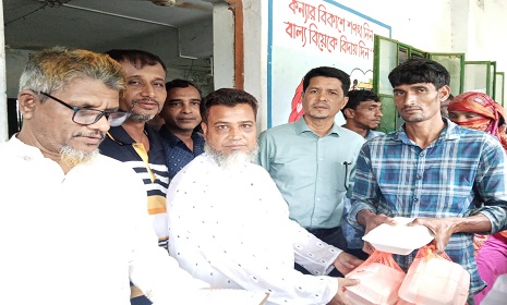 কাপ্তাইয়ে পাহাড় ধসে ক্ষতিগ্রস্তদের পাশে তাঁতী দল নেতা আফসার উদ্দিন