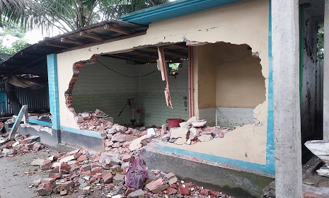 পাংশায় বসত বাড়িতে হামলা ভাংচুর,থানায় লিখত অভিযোগ  