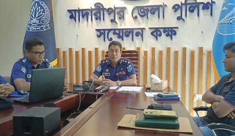 প্রধানমন্ত্রীর গাড়ি বহরে কেউ ইট নিক্ষেপ করেনি : মাদারীপুরের এসপি 