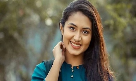 বন্যাদুর্গত মানুষের পাশে দাঁড়ানোর আহ্বান ফারিণের