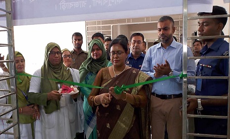 কালুখালীতে জেলা প্রশাসকের শিক্ষা-স্বাস্থ্য-ভূমিসেবা পরিদর্শন ও নানা সহায়তা বিতরণ