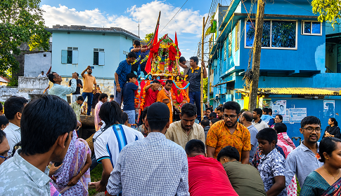 ঈশ্বরদীতে রথযাত্রায় হাজারো ভক্তের ঢল