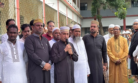 রাজনীতিবিদ লায়ন অ্যাডভোকেট আব্দুর রাজ্জাক খানকে পারিবারিক কবরস্থানে দাফন