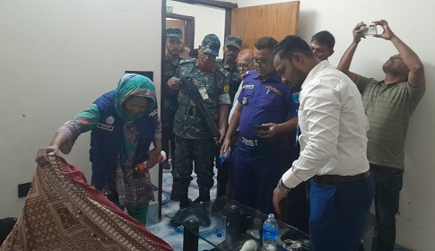 গোপালগঞ্জে গেস্ট হাউজ থেক ৫ নারীসহ আটক ১১