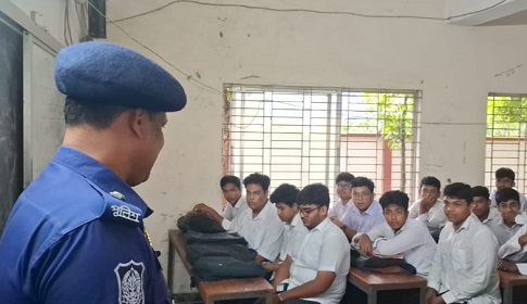 অপরাধমুক্ত সমাজ গঠনে শিক্ষার্থীদের সচেতন হওয়ার আহ্বান পাংশা থানার ওসির