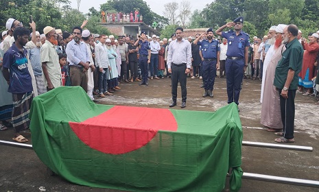 বীর মুক্তিযোদ্ধা ও অবসরপ্রাপ্ত উপ সচিব রবিউল ইসলামকে রাষ্ট্রীয় মর্যাদায় দাফন 