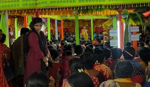 হাজারো ভক্তের ঢল, এইতো মধুর বৃন্দাবন