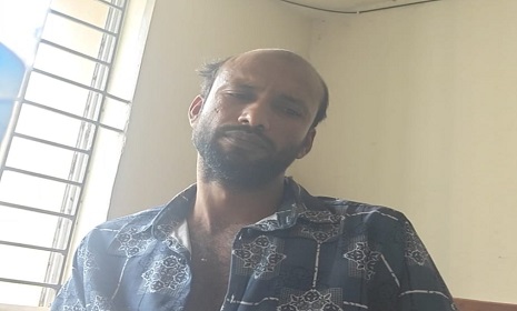 নড়াইলে মাদকাসক্ত স্বামী হাতুড়ি দিয়ে পিটিয়ে হত্যা করলো স্ত্রীকে, থানায় আত্মসমর্পণ 
