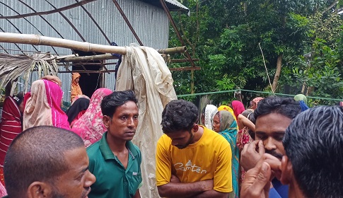 ইঁদুরের গর্তে হাত দিতে গিয়ে সাপের ছোবল, ৩ বছরের শিশুর মৃত্যু