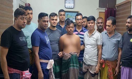 নড়াইলে পুলিশের অভিনব কৌশলে আন্ত:জেলা ডাকাত দলের সর্দার গ্রেফতার 