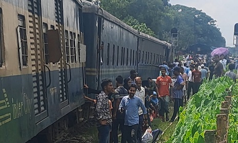ট্রেনের ৪ বগি লাইনচ্যুত, ঢাকা-ময়মনসিংহ রেল যোগাযোগ বন্ধ