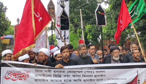 দিনাজপুরে কঠোর নিরাপত্তায় কারবালার স্মরণে শিয়া মুসলিম সম্প্রদায়ের শোক মিছিল