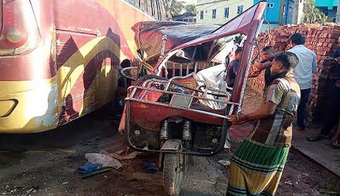 বাগেরহাটে বাসের ধাক্কায় অটোচালকের মৃত্যু, আহত ৪