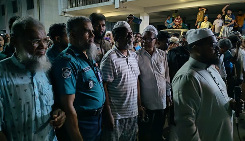 কোটালীপাড়ায় প্যারোলে মুক্তি পেয়ে পিতার জানাজায় আ. লীগ নেতা 