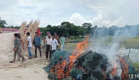 মুকসুদপুরে আড়াই লাখ টাকা মূল্যের ৯২টি নিষিদ্ধ চায়না দুয়ারী জাল ধ্বংস