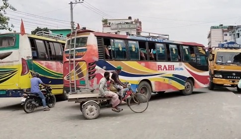 দিনাজপুরে পরিবহন ধর্মঘট, সড়ক অবরোধ