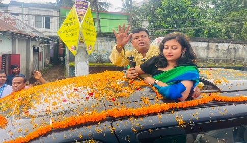 প্রধান শিক্ষক এসএম হায়াতুজ্জামানের রাজকীয় বিদায় সংবর্ধনা 