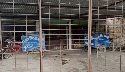 নাটোরে ৪ প্রতিষ্ঠানকে জরিমানা, নোংরা পরিবেশে খাদ্য প্রস্তত করায় বেকারি মালিককে কারাদণ্ড