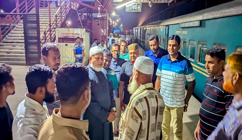 ঈশ্বরদী জংশনে মহানন্দা ট্রেনে সান্টিং ইঞ্জিনের ধাক্কা, আহত ১৫