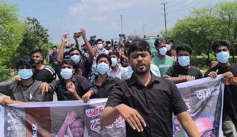 ১৫ আগস্ট ও শেখ হাসিনার ফেরা ঘিরে সাতক্ষীরায় ছাত্রলীগের মিছিল
