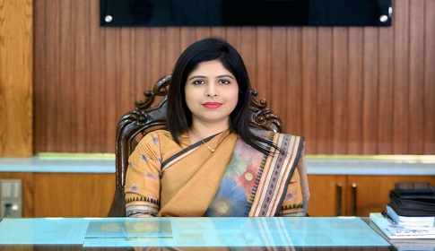গণমাধ্যমে বক্তব্য চাইলেই ক্ষেপে যান সাতক্ষীরার ডিসি কাউসার আজিজ
