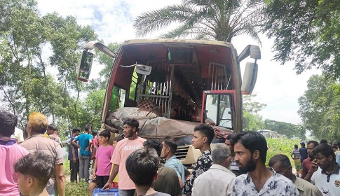 বড়াইগ্রামে এক দুর্ঘটনায় একই মহল্লার ৩ জনসহ নিহত ৪
