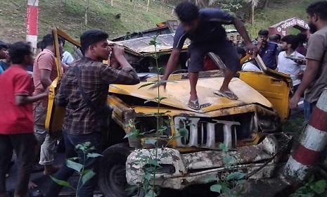রাঙামাটিতে পিকআপ উল্টে নিহত ৪