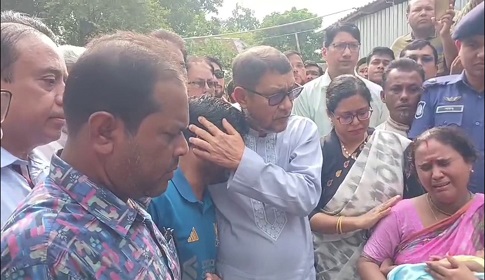 পেটে গজ রেখে সেলাই, প্রসূতির মৃত্যুর ঘটনায় নিহতের পরিবারের পাশে স্বাস্থ্যমন্ত্রী
