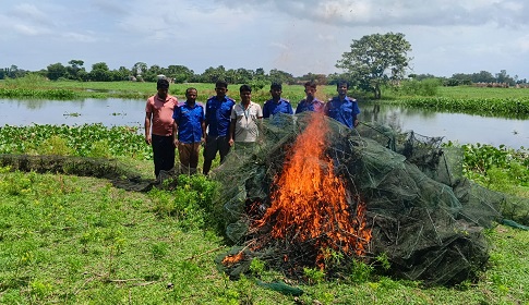 কাশিয়ানীতে ১ হাজার ৫শ’ মিটার চায়না দুয়ারী জাল ধ্বংস