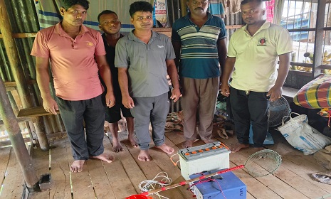 গোপালগঞ্জে দেশীয় প্রজাতির মাছ রক্ষায় ইলেকট্রনিক শক লাইট ধ্বংস