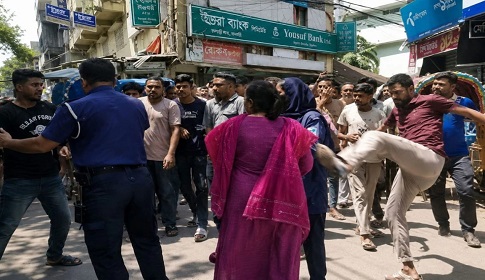 ব্যবসায়ীক বিরোধের জেরে নারী উদ্যোক্তাকে প্রকাশ্যে লাঞ্চিত করার অভিযোগ 