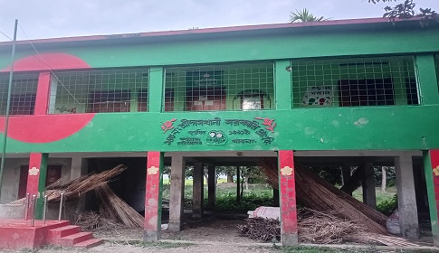চাটমোহরে প্রধান শিক্ষকের বিরুদ্ধে স্বেচ্ছাচারিতার অভিযোগ