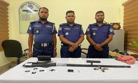 নড়াইলে মেহগনি বাগানে মিলল বিদেশি বন্দুকসহ অস্ত্রের বিভিন্ন সরঞ্জাম