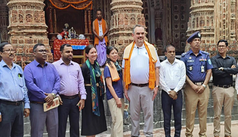 ঐতিহ্যবাহী কান্তনগর মন্দির পরিদর্শন করলেন মার্কিন রাষ্ট্রদূত 