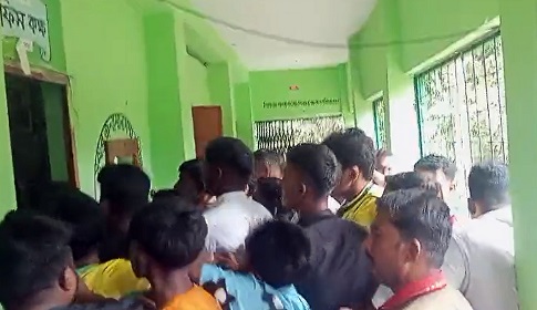 ম্যানেজিং কমিটি গঠন নিয়ে স্কুলে হামলা, প্রধান শিক্ষককে মারধর