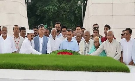 প্রতিষ্ঠাবার্ষিকীতে জিয়া-খালেদার সমাধিতে প্রধানমন্ত্রীর শ্রদ্ধা