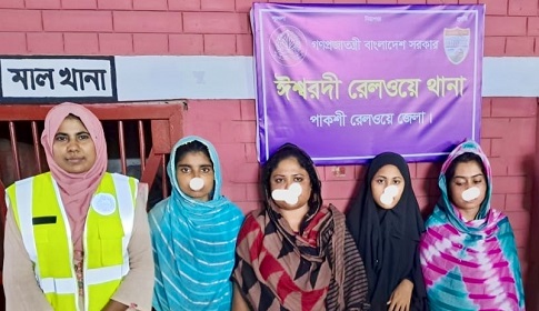 ঈশ্বরদী বাইপাসে ট্রেনে ওঠার সময় স্বর্ণের চেইন ছিনতাই, চার নারী আটক