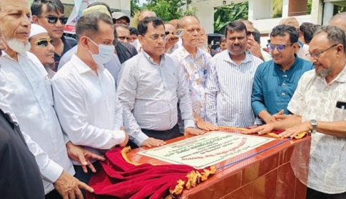 ‘শিক্ষিত জাতি গঠনে নিরলস কাজ করছেন তারেক রহমান’