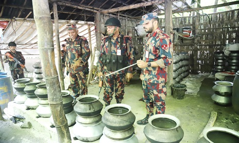 কাপ্তাইয়ে বিজিবি’র অভিযানে দেশীয় মদ তৈরির অবৈধ কারখানা জব্দ