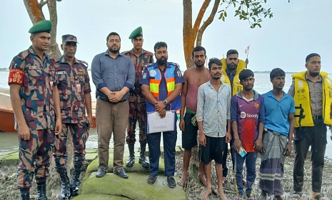 খোলপেটুয়া নদী থেকে অবৈধ বালু উত্তোলনের দায়ে ৫০ হাজার টাকা জরিমানা 