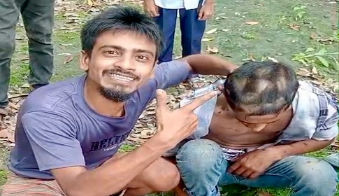 চুরির অভিযোগে তরুণকে আটক, মাথার চুল কেটে ‘শাস্তি’, ভিডিও ভাইরাল