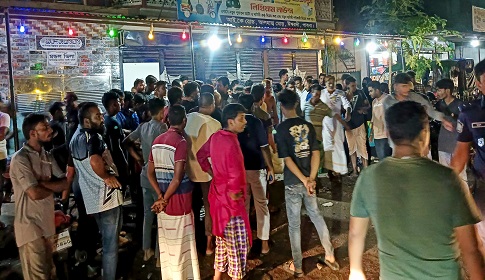 ছেলের বিয়ের বাজার করে ফেরার পথে ট্রাকচাপায় বাবা-মায়ের মৃত্যু