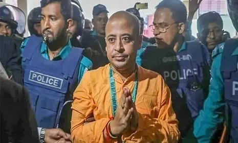মায়ের মৃত্যুতে ৫ ঘণ্টার জন্য প্যারোলে মুক্তি পেলেন চিন্ময় কৃষ্ণ