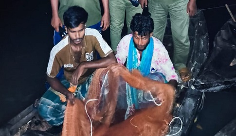 সুন্দরবনের অভয়ারণ্যে দুটি নৌকাসহ দুই জেলে আটক