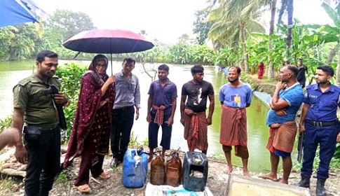 তালায় বিলে অবৈধ বালু উত্তোলন, ৪ জনকে ৬০ হাজার টাকা জরিমানা