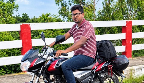 মাছ ধরার সময় বজ্রপাতে পল্লী চিকিৎসক নিহত