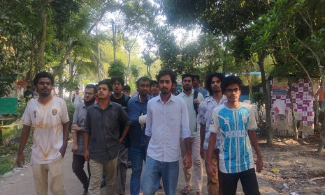 গোবিপ্রবি ছাত্র গণমঞ্চের সদস্যসচিব শাওনের ওপর হামলার প্রতিবাদে বিক্ষোভ